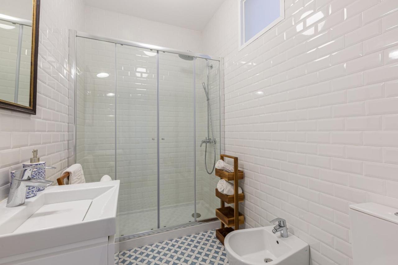 White & Blue Vintage Home In Graca Lisbona Esterno foto