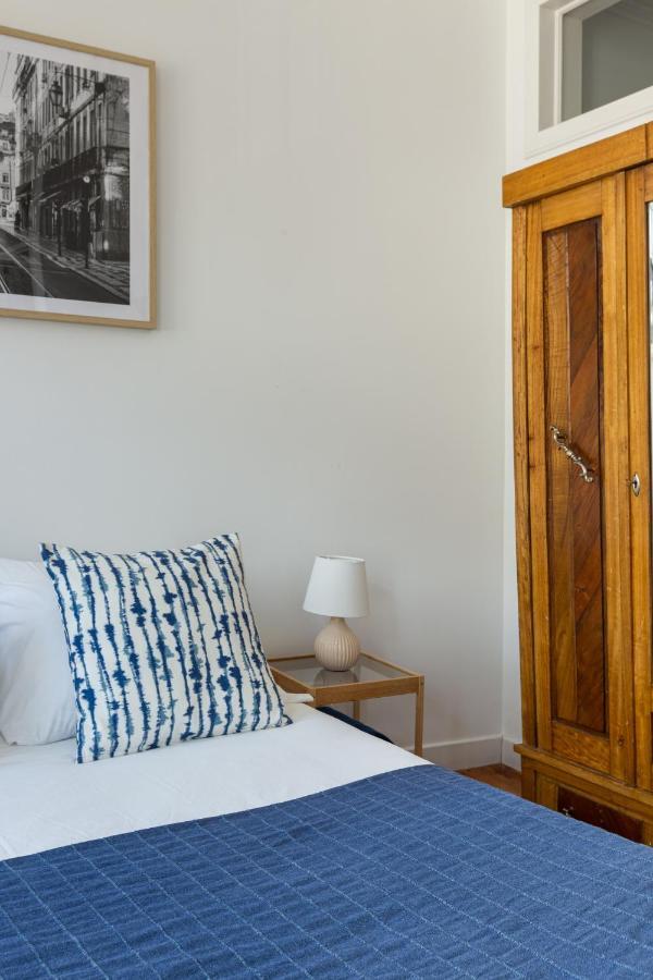 White & Blue Vintage Home In Graca Lisbona Esterno foto