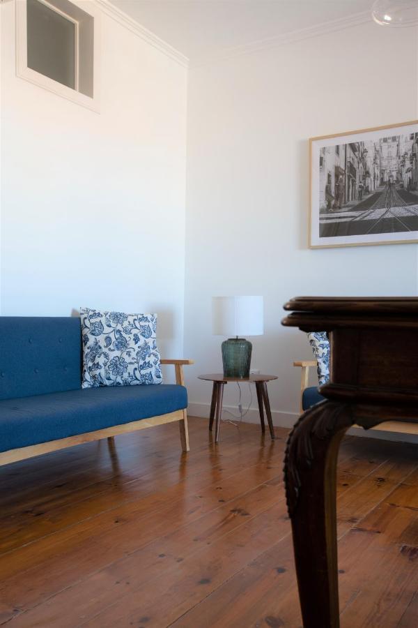 White & Blue Vintage Home In Graca Lisbona Esterno foto